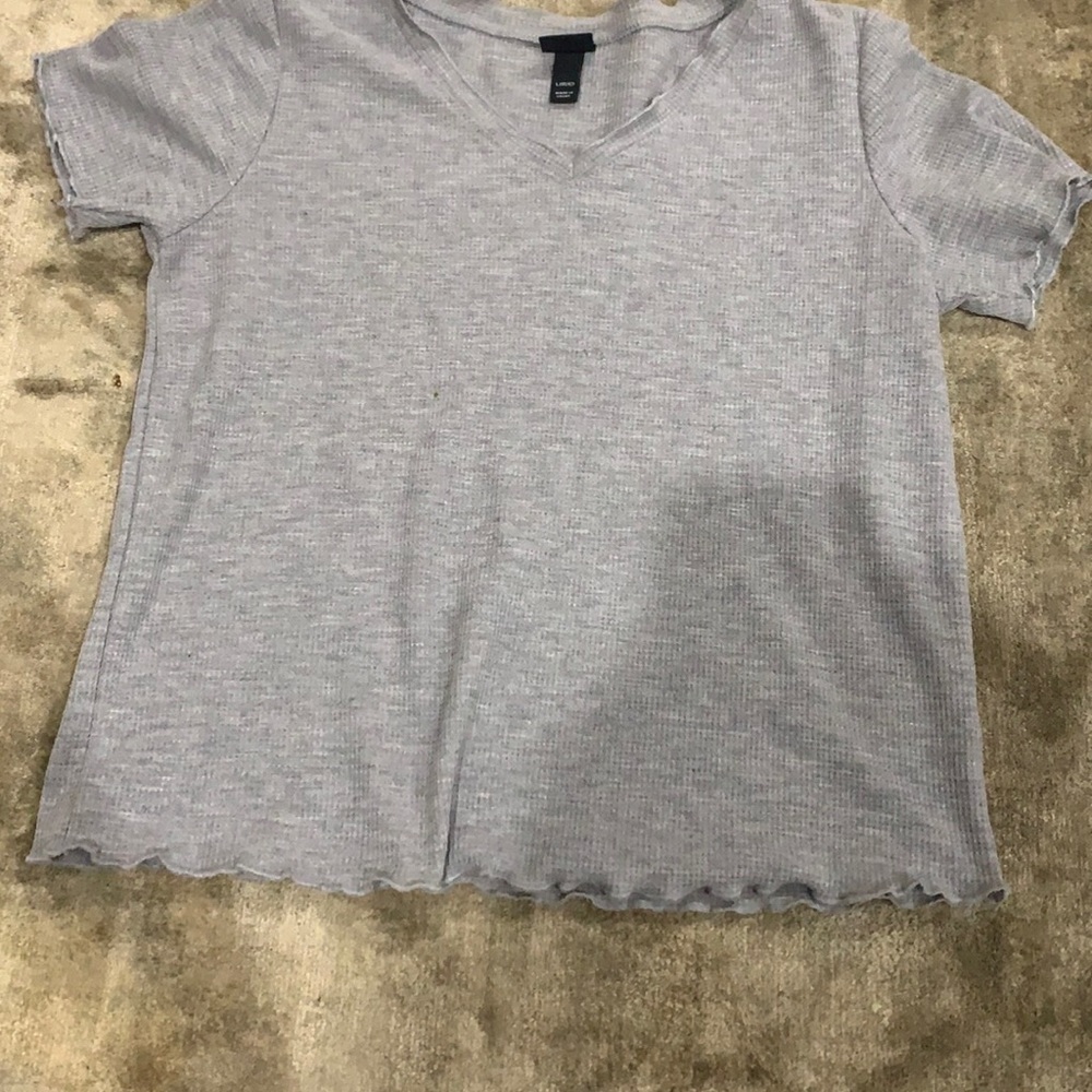 This beautiful grey top has a nice texture to it and is from Art Class.